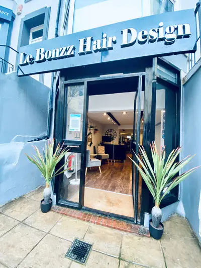 Le bonzz salon outside Le bonzz salon outside
